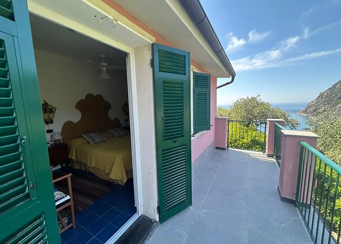 Renata - Amazing Sea View, Garden, Terrrace Apartament